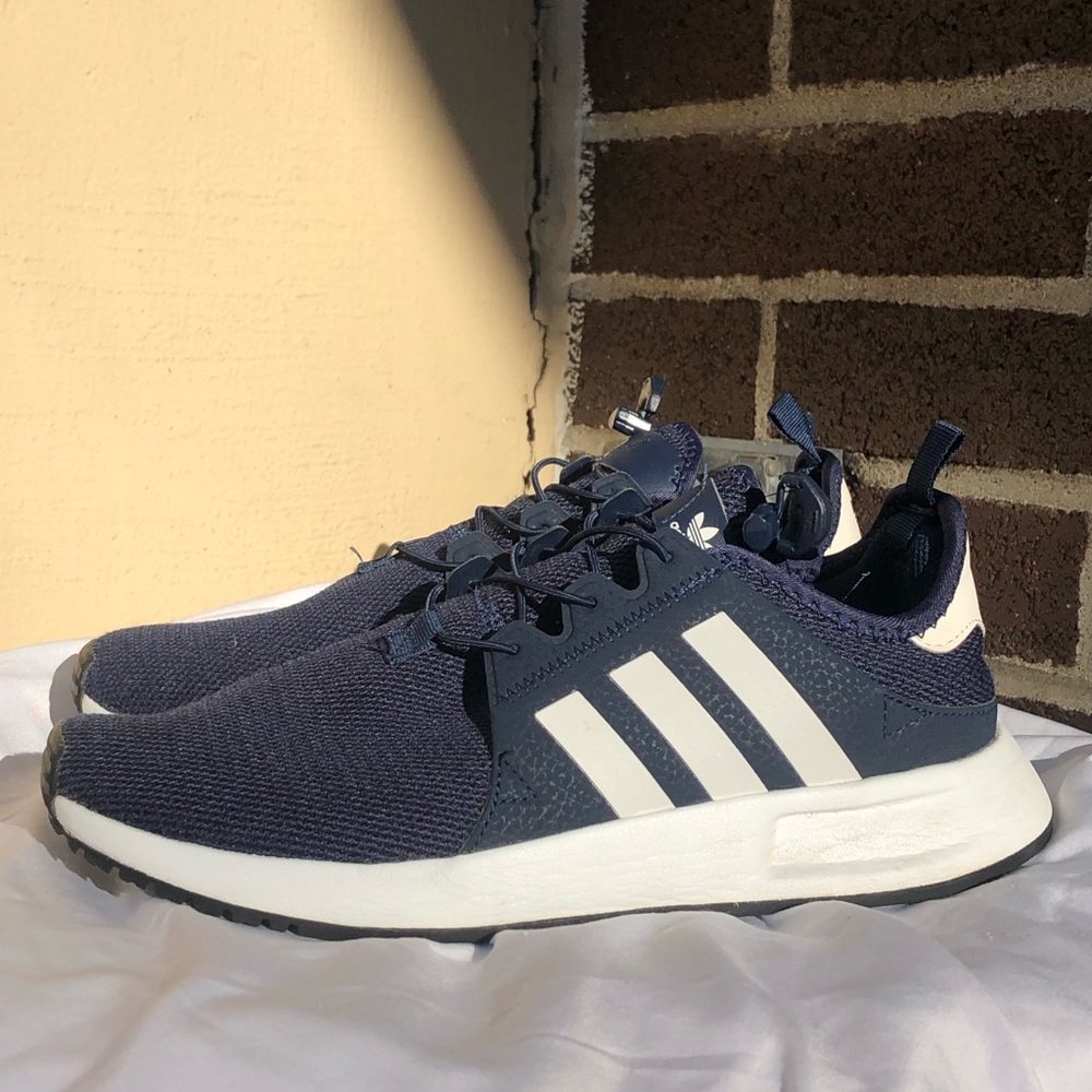 Dark Blue Adidas Sneakers! 👟